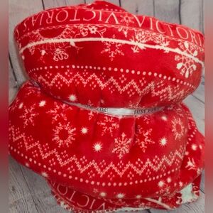 VS Victoria Secret Red Snowflake Fluffy Large Throw Blanket New